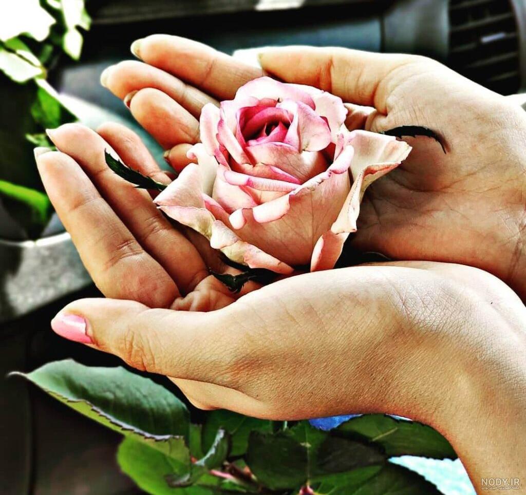 عکس دست دختر پسر تو کافه