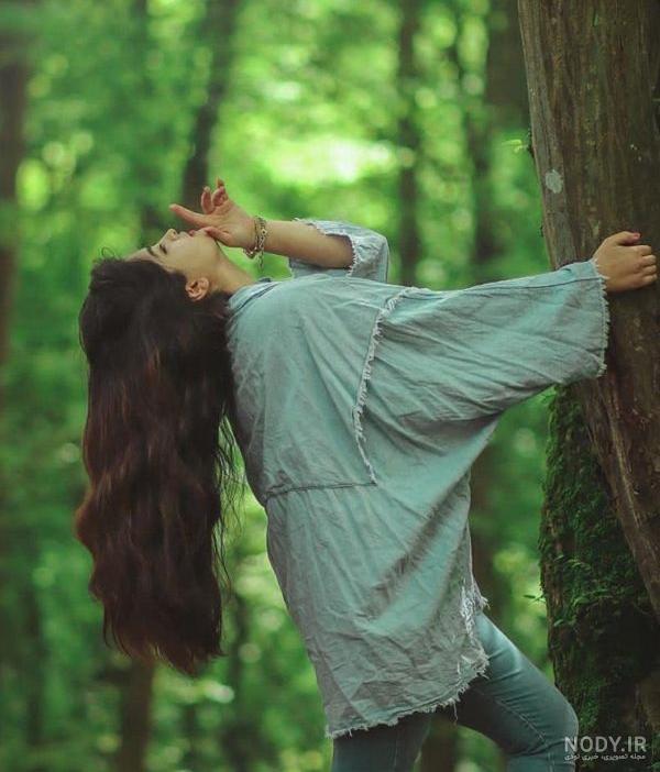 عکس دختر در طبیعت از پشت برای پروفایل