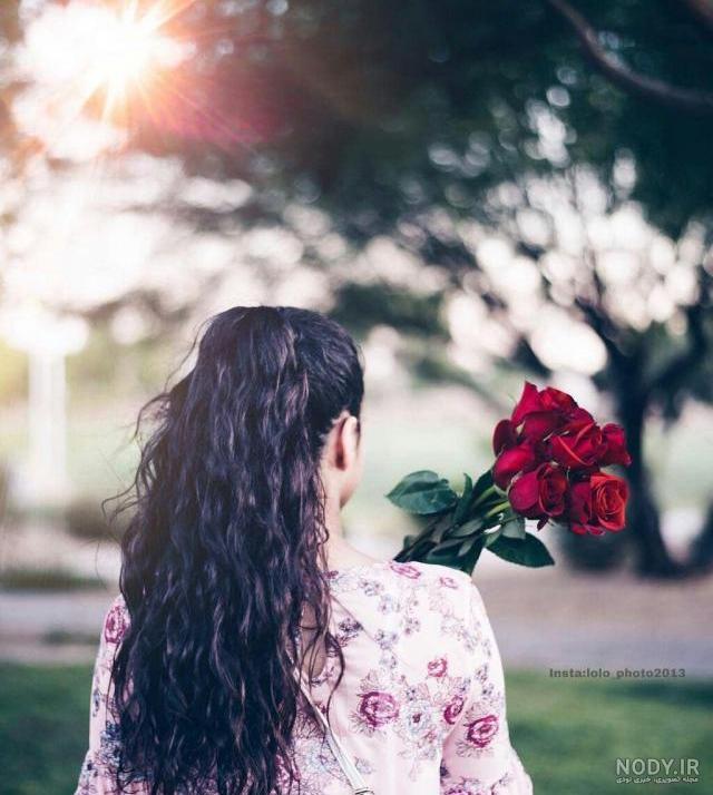 عکس دختر در طبیعت از پشت برای پروفایل