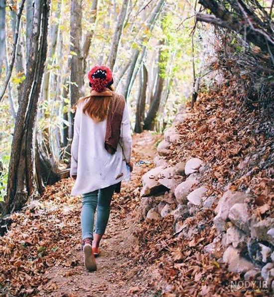 عکس دختر در طبیعت از پشت برای پروفایل