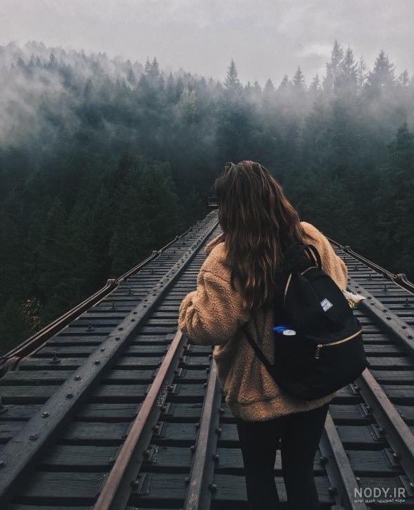 عکس دختر در طبیعت از پشت برای پروفایل