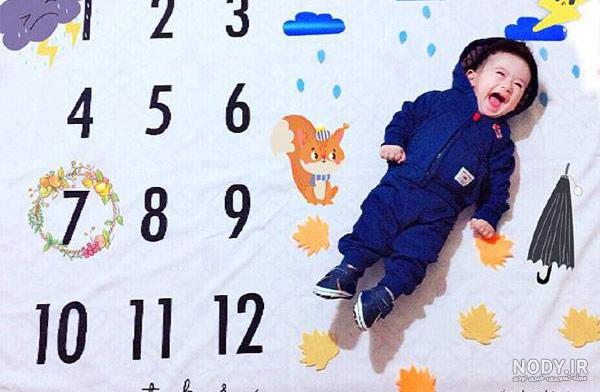 عکس ماهگرد نوزاد با گل عکس ماهگرد نوزاد با گل