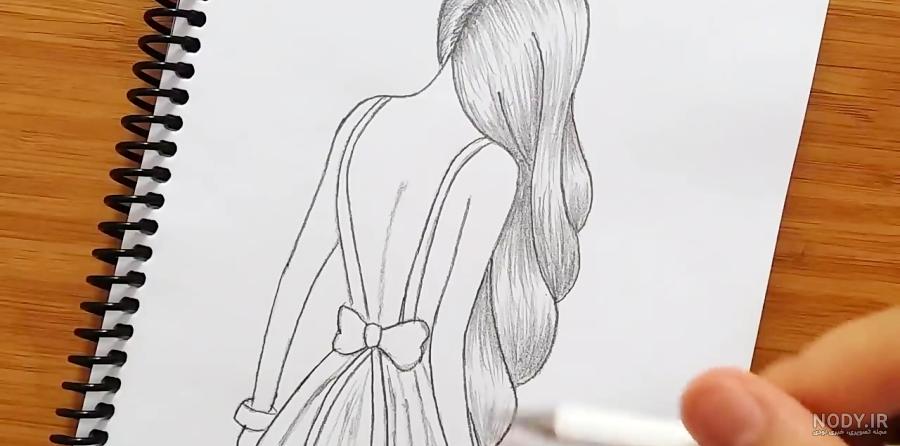 نقاشی طراحی لباس با مداد