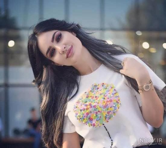ژست عکاسی دخترانه ایستاده