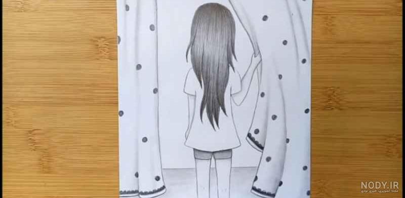 عکس نقاشی دختر ساده با مداد سیاه