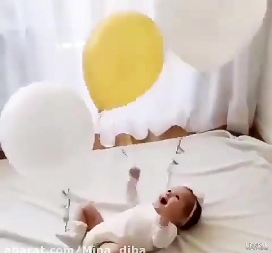 عکس ماهگرد نوزاد با بادکنک