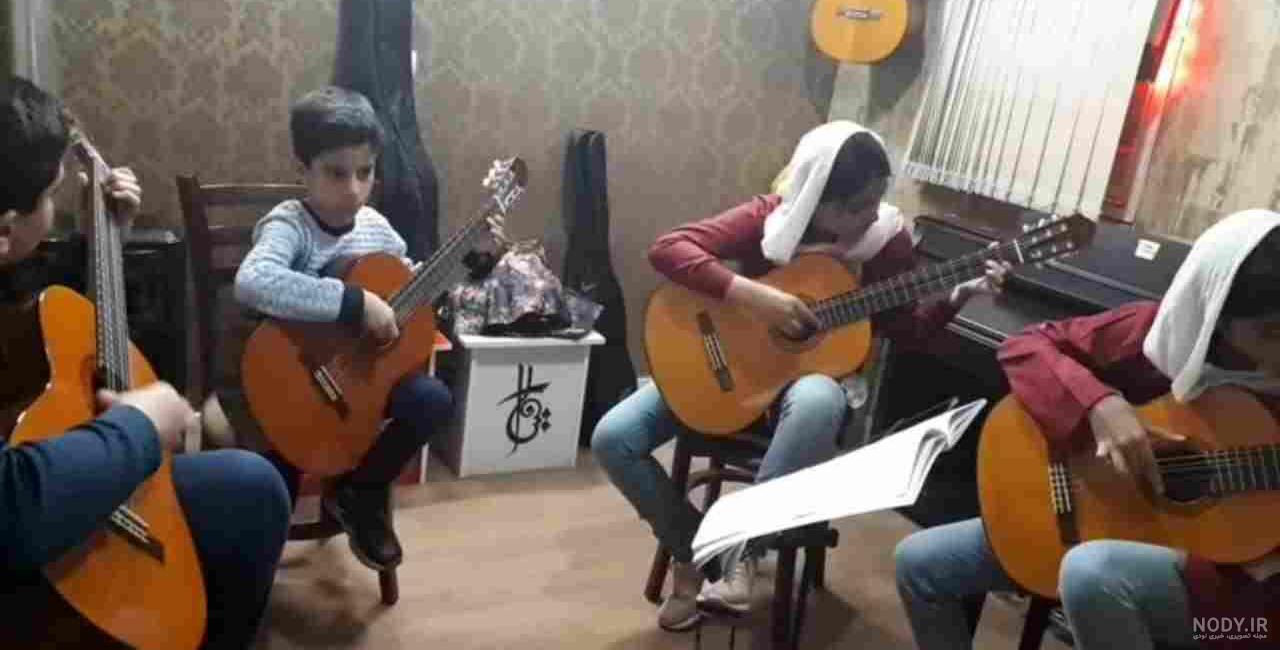 عکس کلاس گیتار