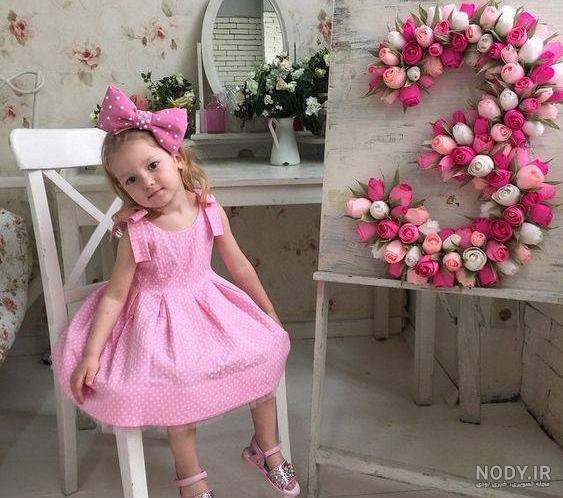 ژست عکس تولد دختر بچه در طبیعت