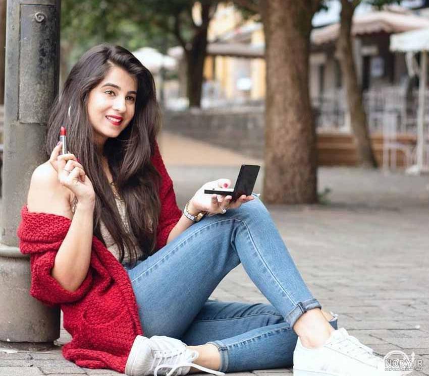 ژست عکس دخترانه دونفره در طبیعت