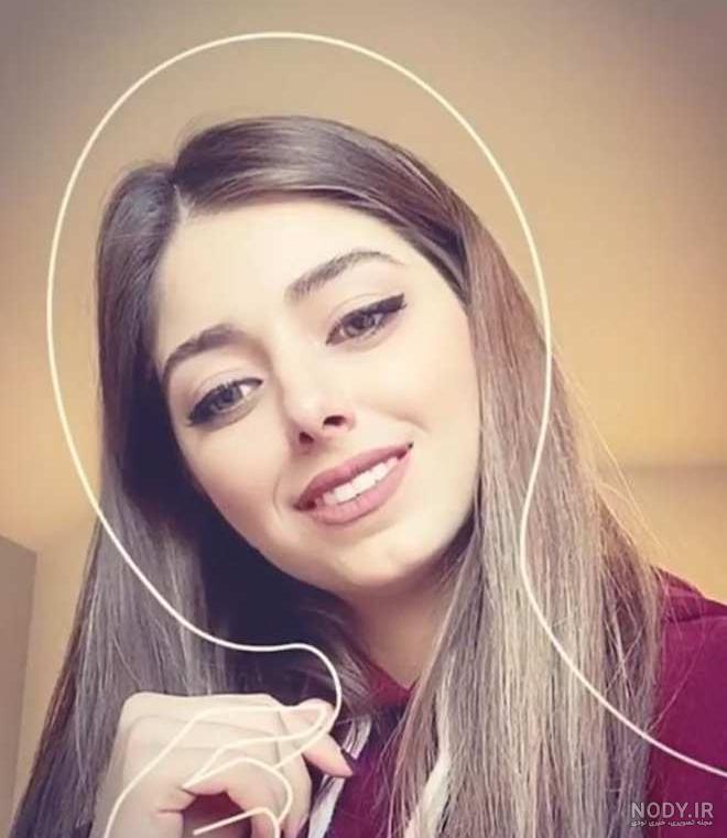 ژست عکس سلفی نیمرخ
