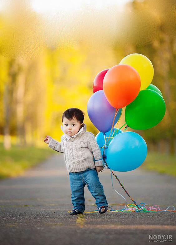 ژست عکس تولد پسر بچه در طبیعت