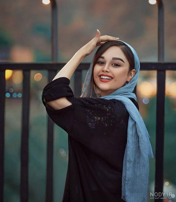 ژست عکاسی دخترانه در خانه ژست عکاسی دخترانه در خانه