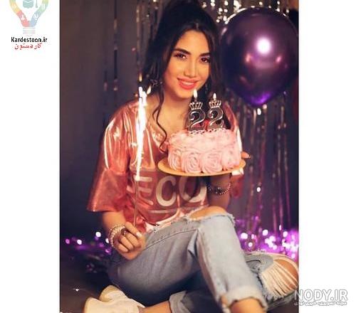 ژست عکس تولد با بادکنک عددی ژست عکس تولد با بادکنک عددی