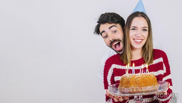 ژست عکس تولد با شمع
