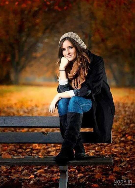 ژست عکس روی صندلی مردانه ژست عکس روی صندلی مردانه