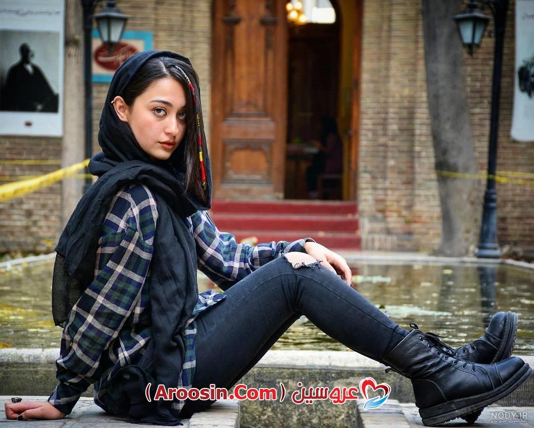 ژست عکاسی دخترانه در باغ