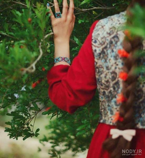 ژست عکاسی در باغ