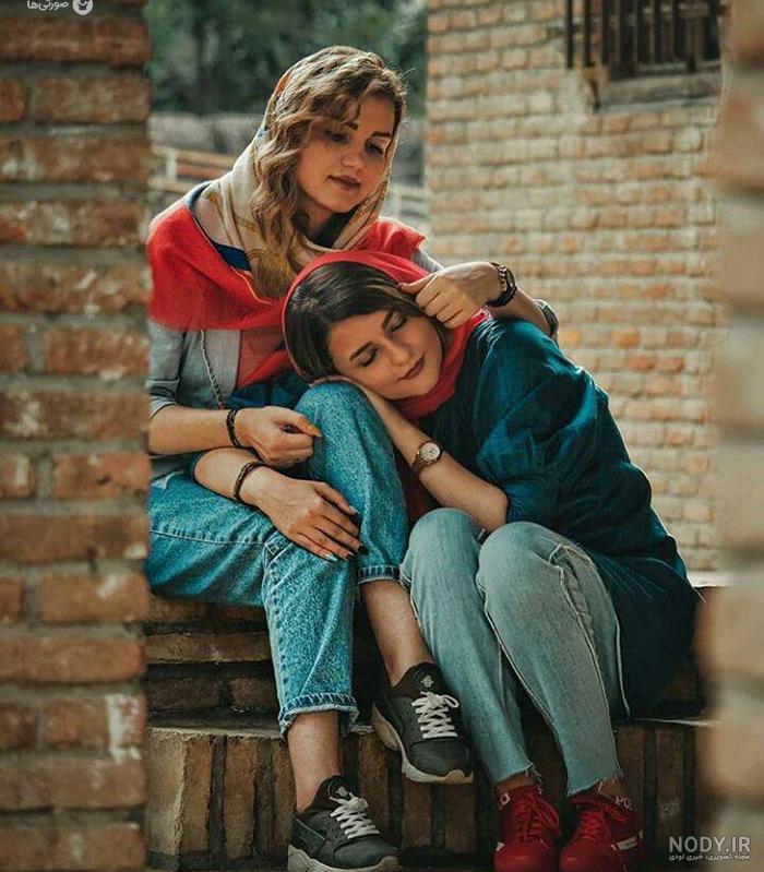 ژست عکس خواهرانه