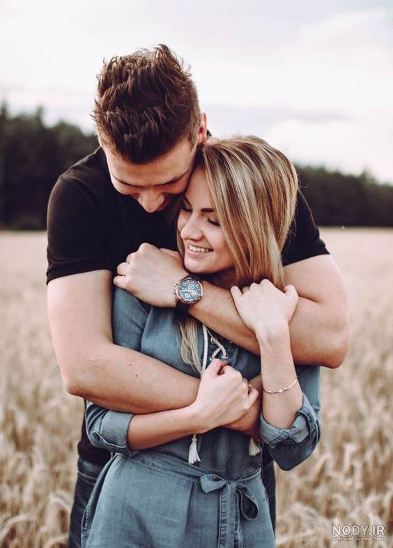 ژست عکس دونفره عاشقانه در طبیعت ژست عکس دونفره عاشقانه در طبیعت