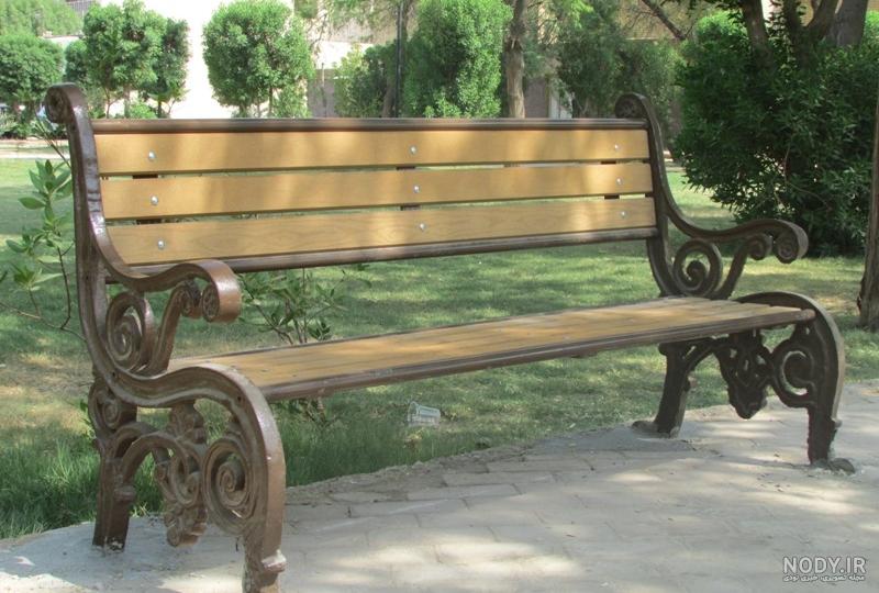 ژست عکس روی صندلی