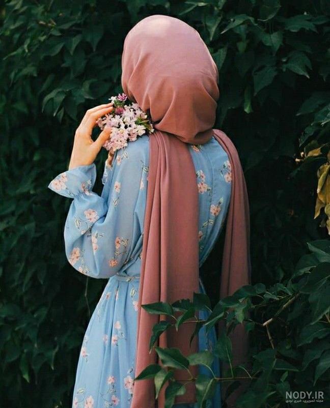 عکس دختر با مانتو کوتاه