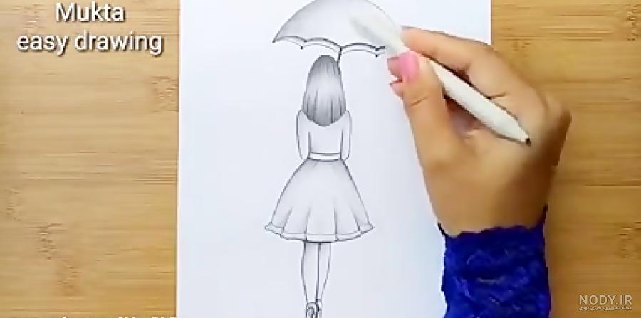نقاشی دخترانه با چتر نقاشی دخترانه با چتر