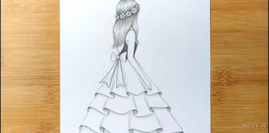 نقاشی لباس مجلسی ساده