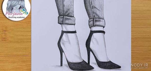 نقاشی کفش پاشنه بلند با مداد سیاه