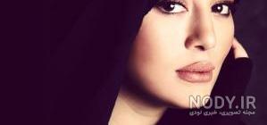 ژست عکس دخترانه در آتلیه با لباس مجلسی