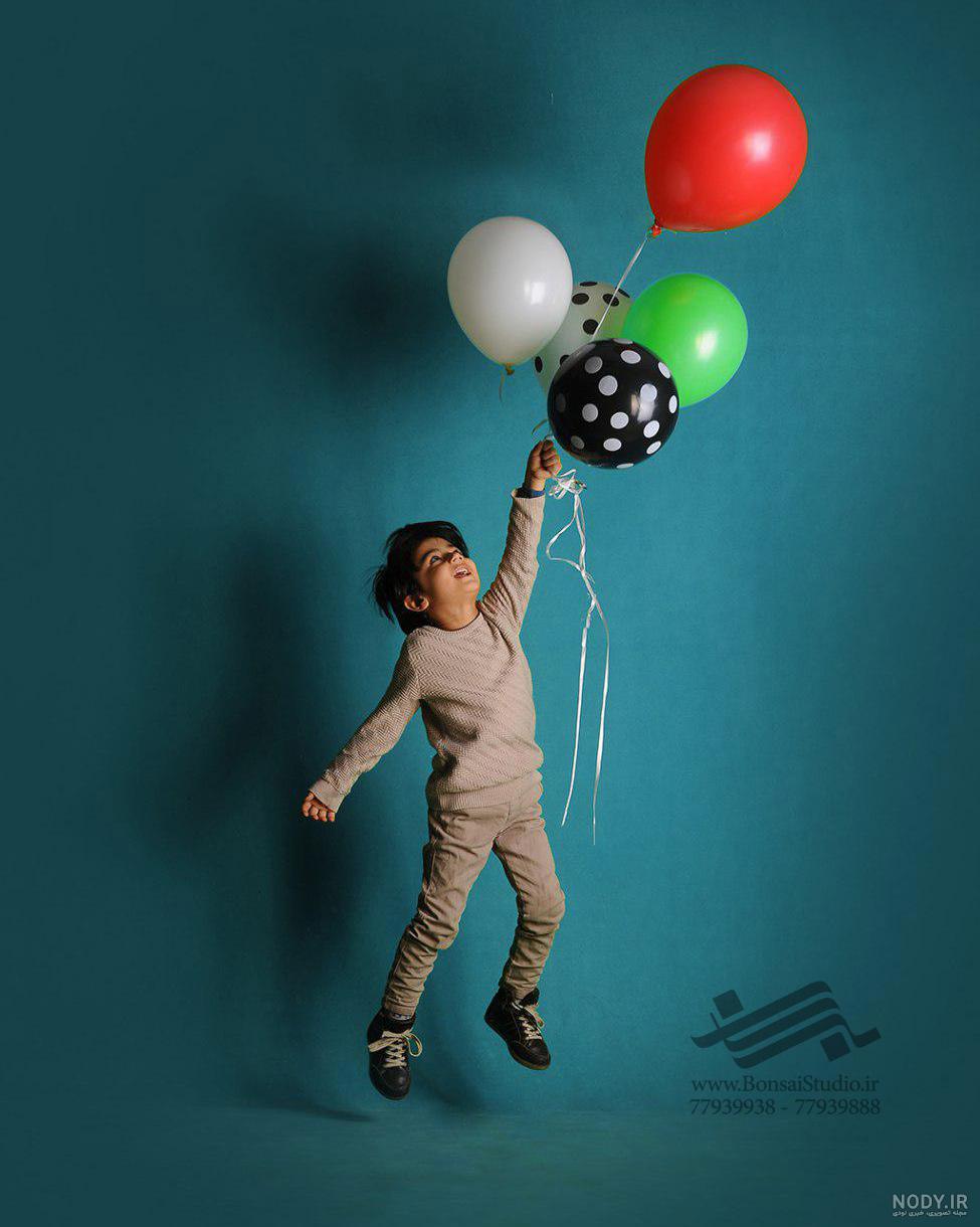 ژست عکس تولد با بادکنک هلیومی