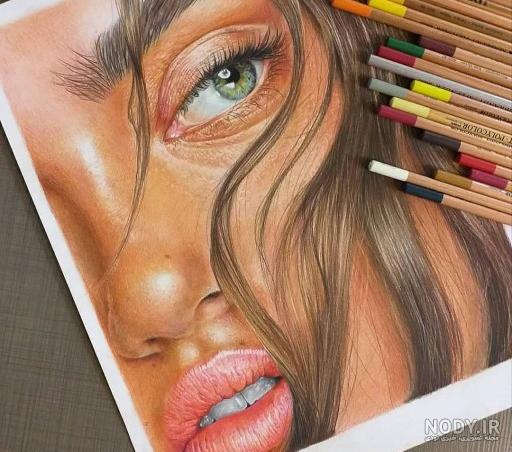 نقاشی سیاه قلم و مداد رنگی