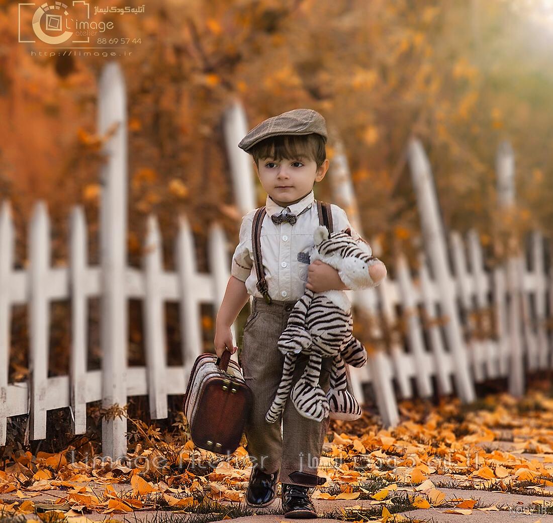 عکس پاییزی کودک در طبیعت عکس پاییزی کودک در طبیعت
