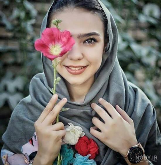 ژست عکاسی دخترانه در باغ ژست عکاسی دخترانه در باغ
