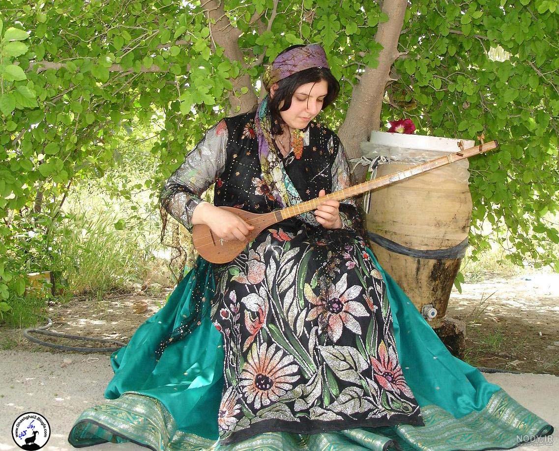 عکس دختر قشقایی با لباس محلی