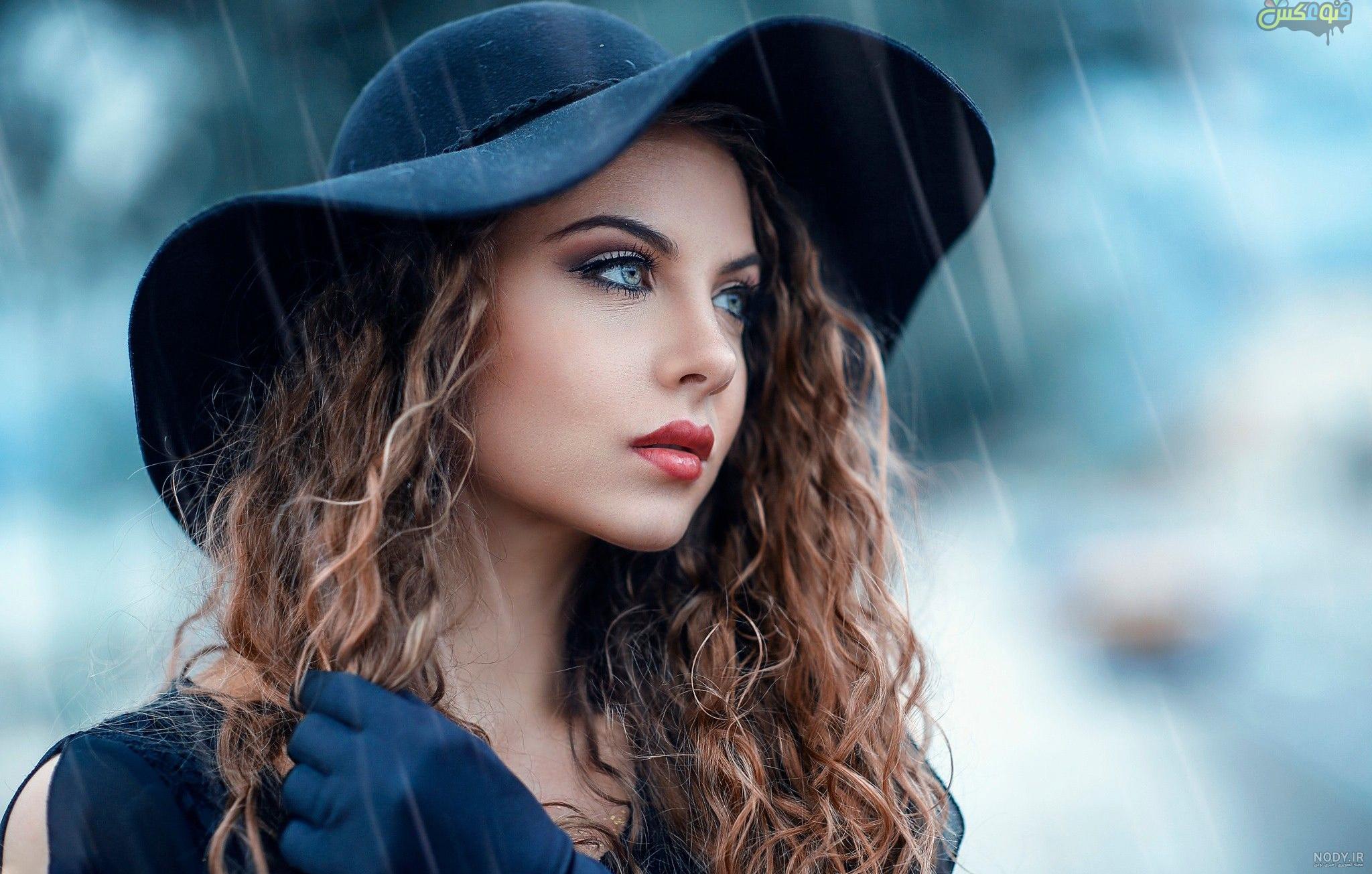 عکس دختر چشم رنگی با حجاب