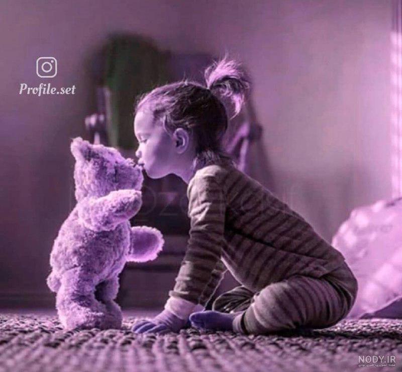 عکس دختر بچه با خرس عروسکی