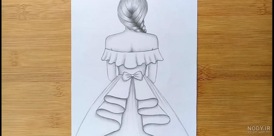 نقاشی دختر از پشت ساده