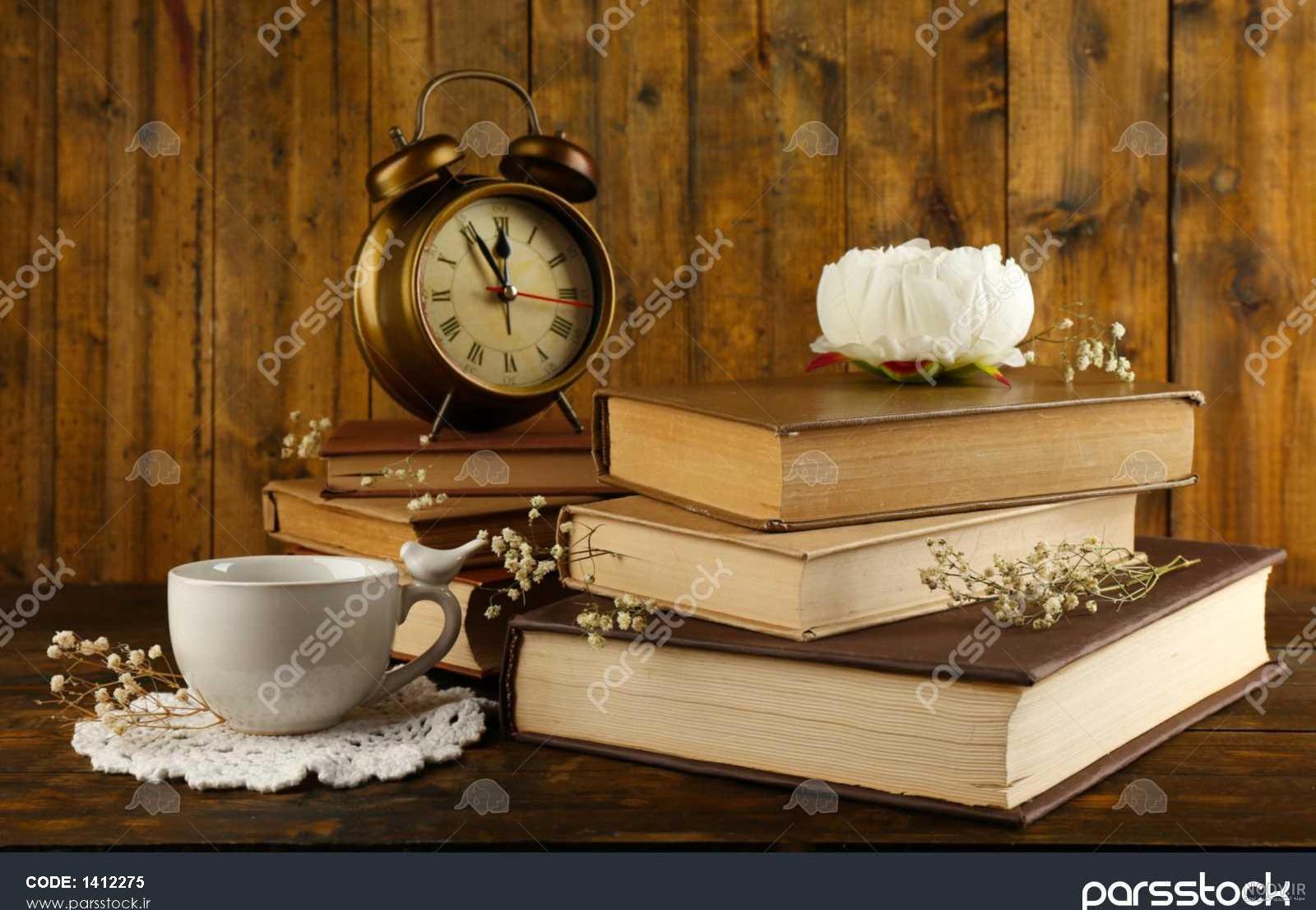 عکس پروفایل کتاب و دختر