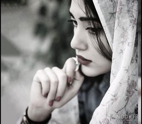 عکس دختر تنها در غروب پاییز عکس دختر تنها در غروب پاییز