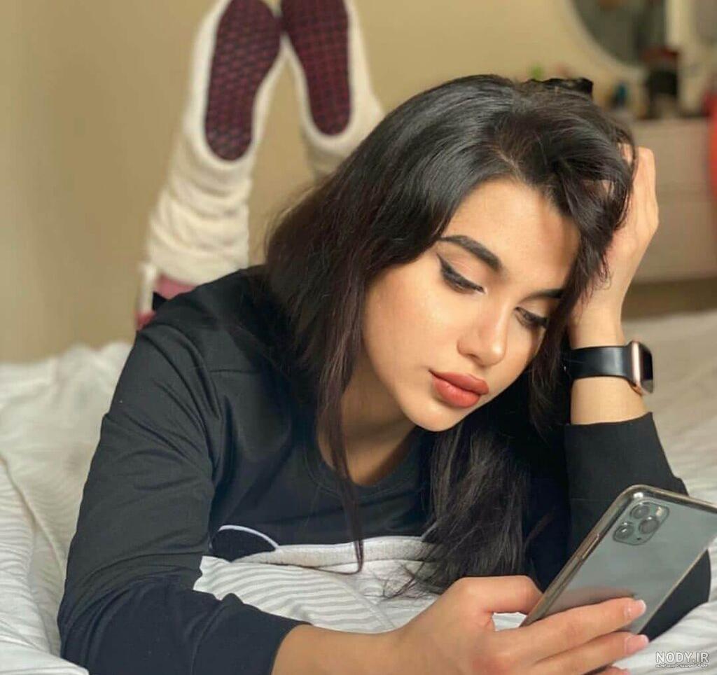  عکس دختر با گوشی فانتزی