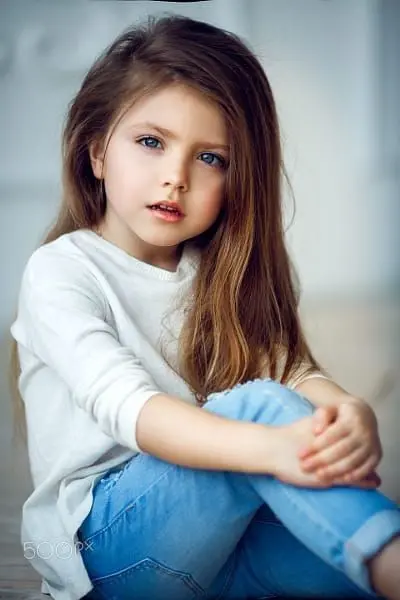 عکس دختر بچه چشم رنگی