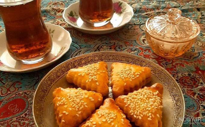 عکس فنجان چای و شیرینی عکس فنجان چای و شیرینی