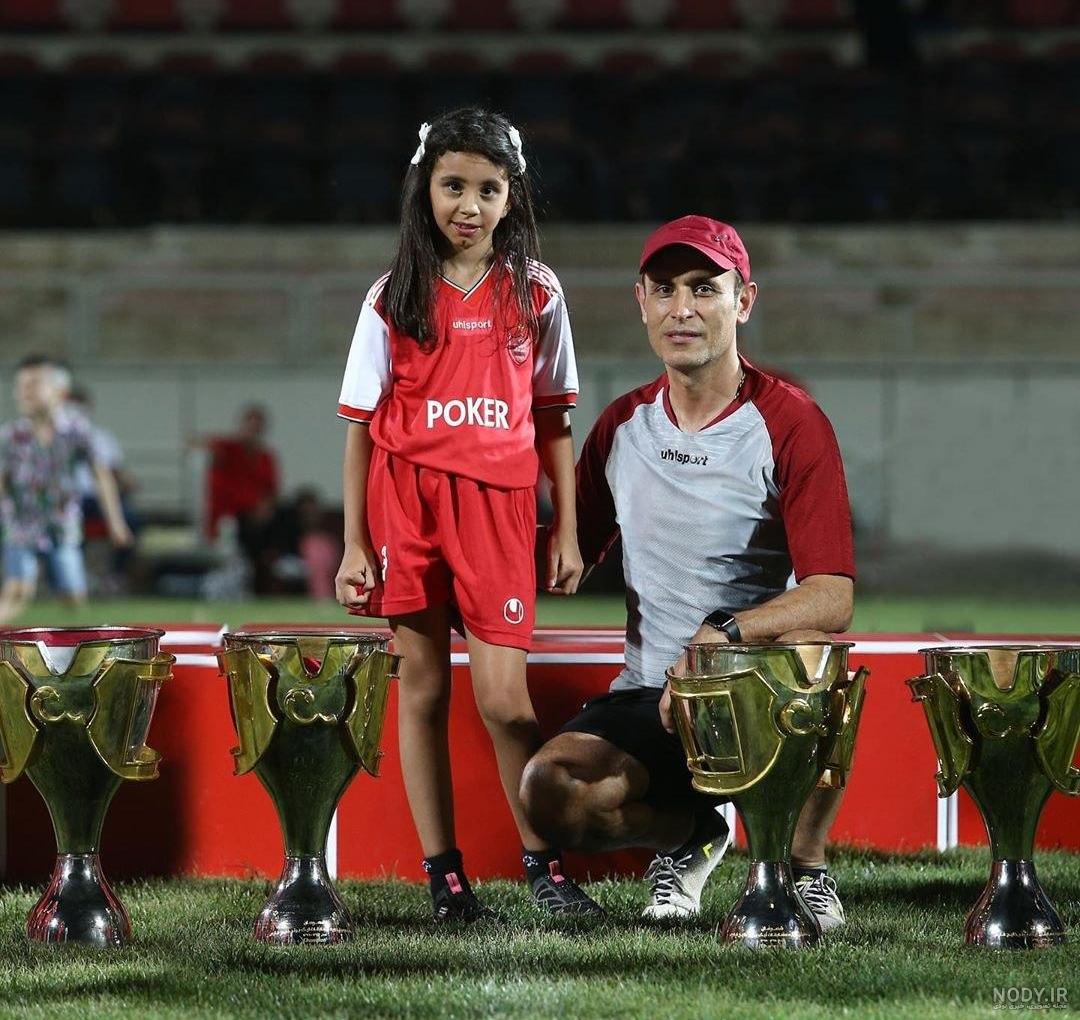 عکس دختر با لباس پرسپولیس