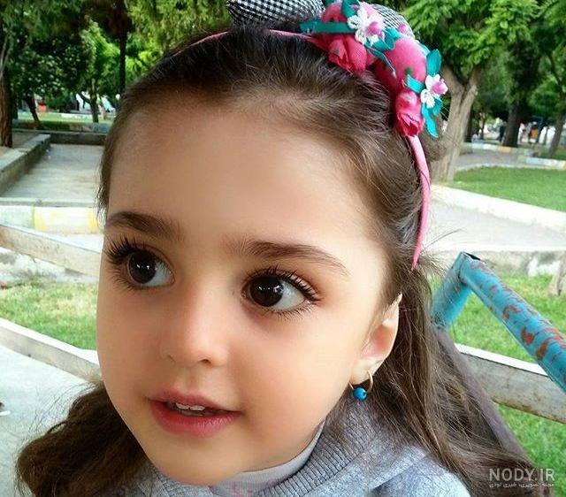 عکس دختر بچه چشم رنگی