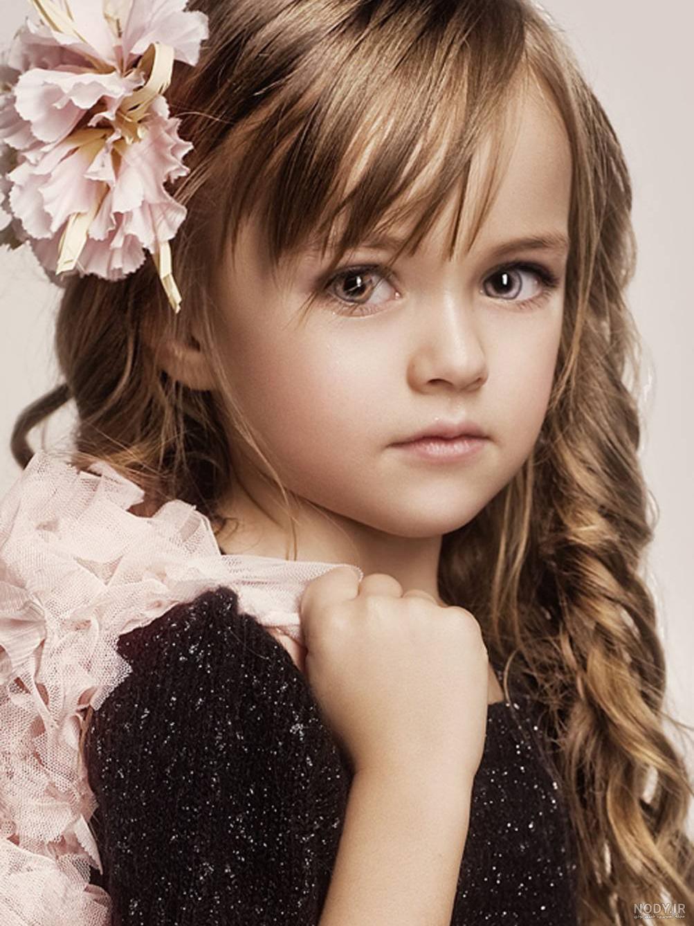 عکس دختر بچه با موهای طلایی