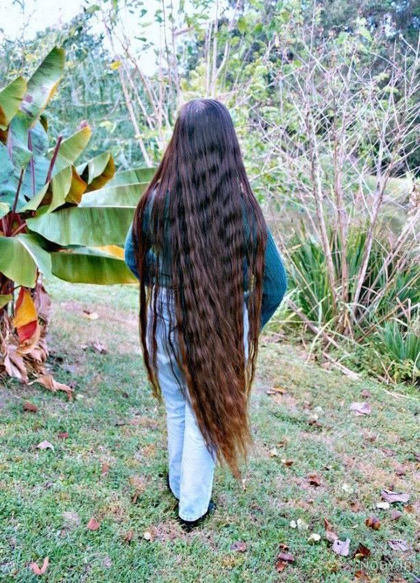 عکس دختر مو بلند برای پروفایل طبیعی