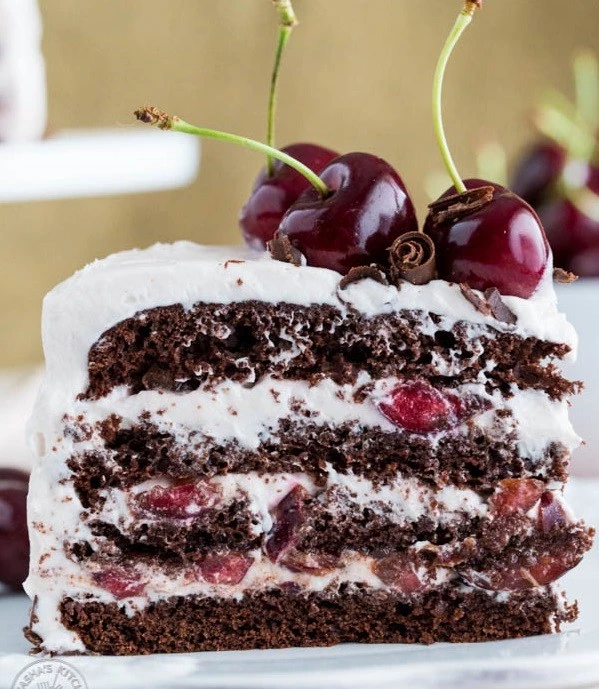 طرز تهیه کیک آلبالو و گردو
