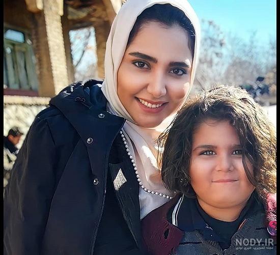 ملکه عکس طاووس صورتی ملکه عکس طاووس صورتی