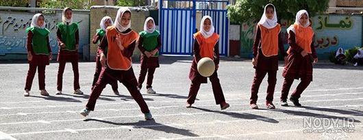 بازی وسطی به انگلیسی