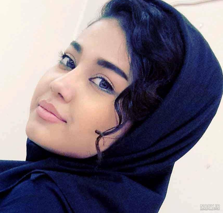 عکس دختر چشم ابی و مو مشکی عکس دختر چشم ابی و مو مشکی